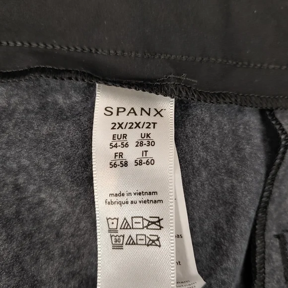 Spanx Women Sunshine Very Black Wrinkle Resistant Stretxh Shorts Size 2X NWT - Picture 5 of 10